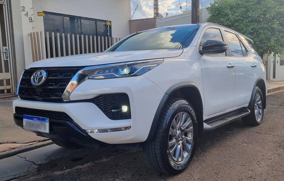 TOYOTA HILUX SW4 2.7 VVT-i FLEX SRV 7L 4X2 AUTOMÁTICO